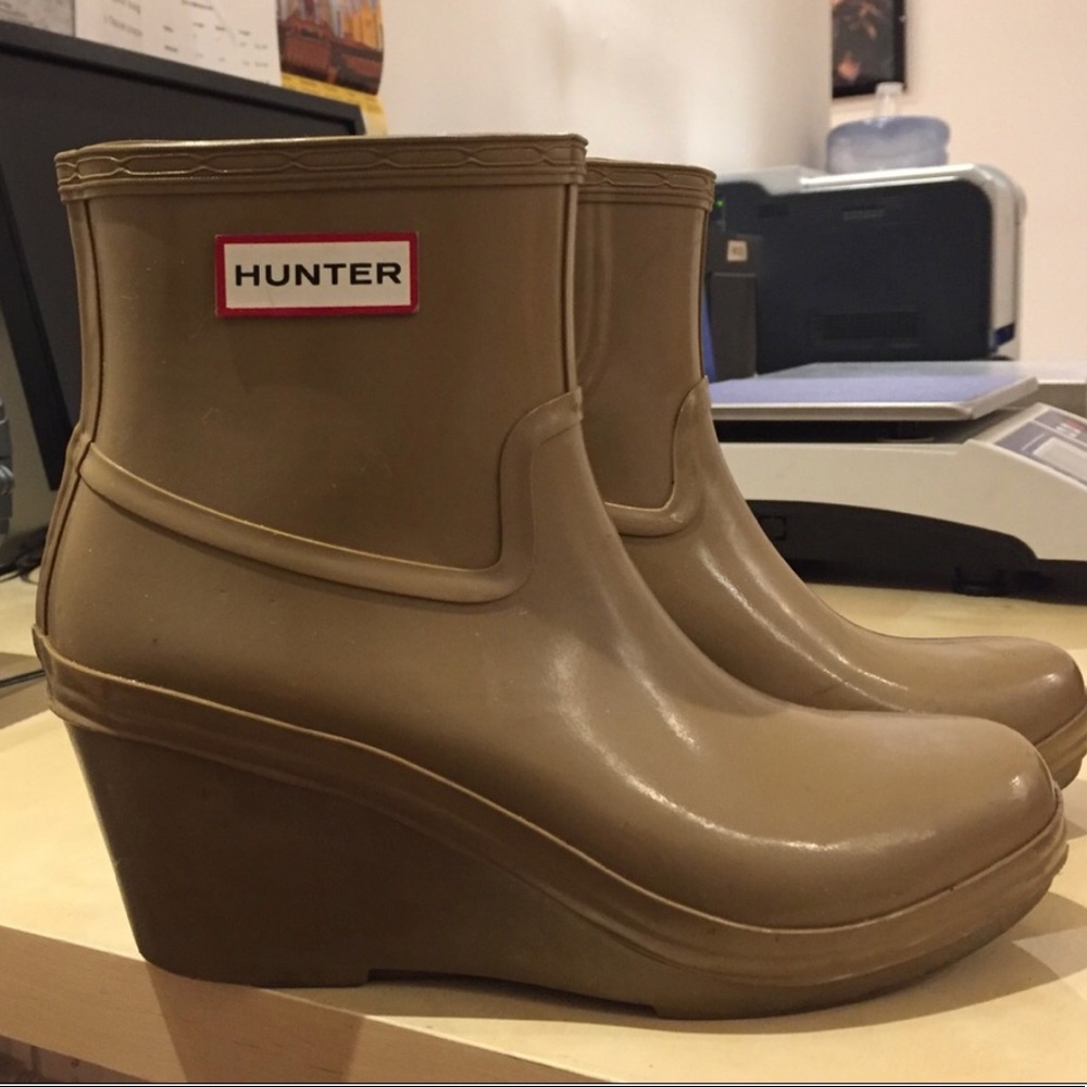 Hunter Aston Gloss Wedge Rain Booties size 8